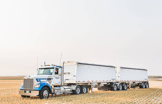 Distinction Aluminum Hopper Trailers - Photos - Lode King