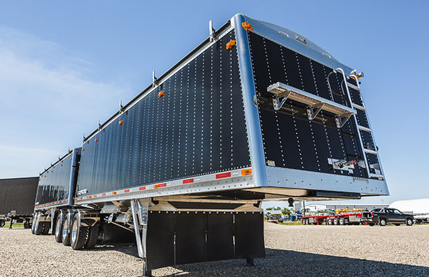 Distinction Aluminum Hopper Trailers - Photos - Lode King