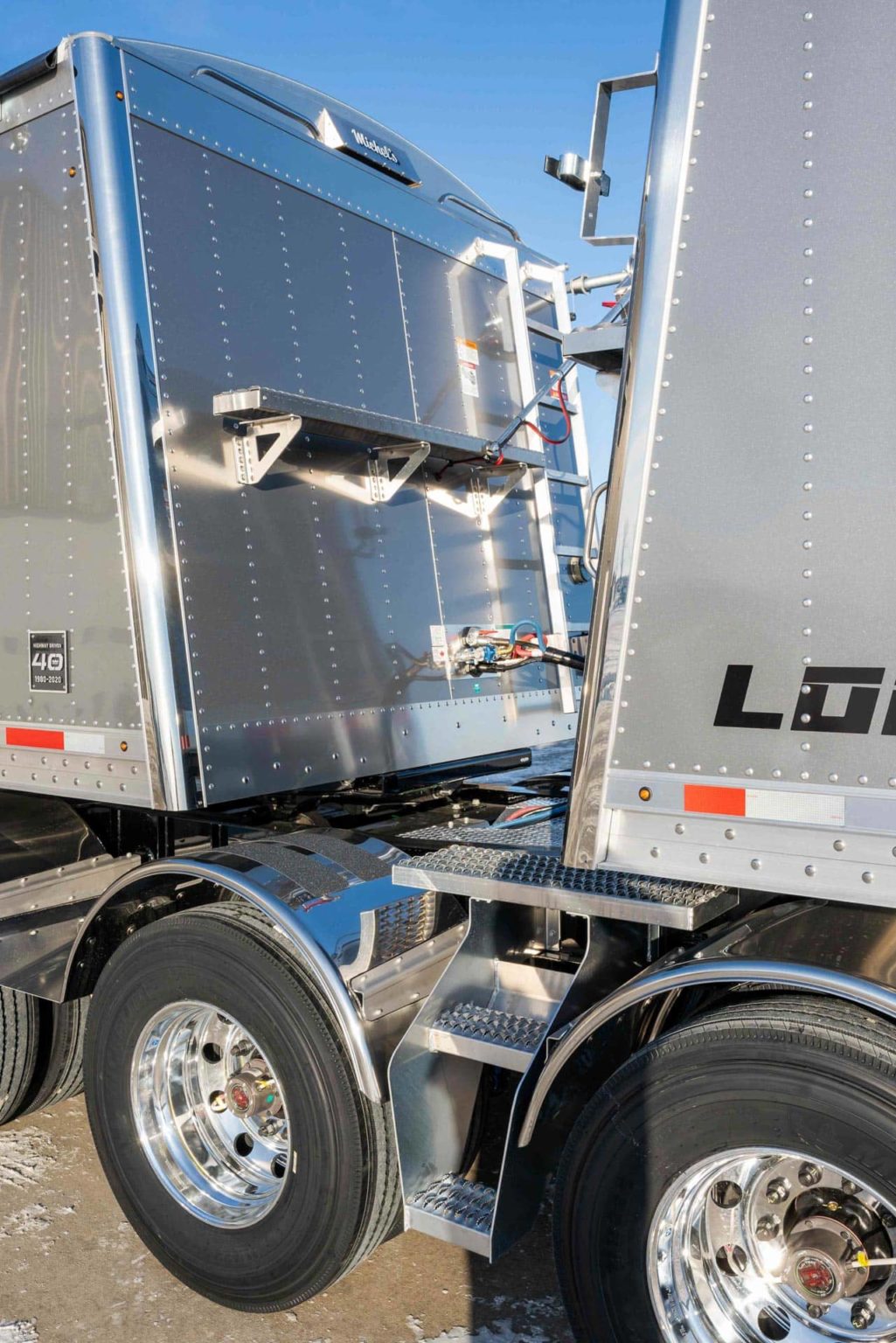 Distinction Aluminum Hopper Trailers - Photos - Lode King